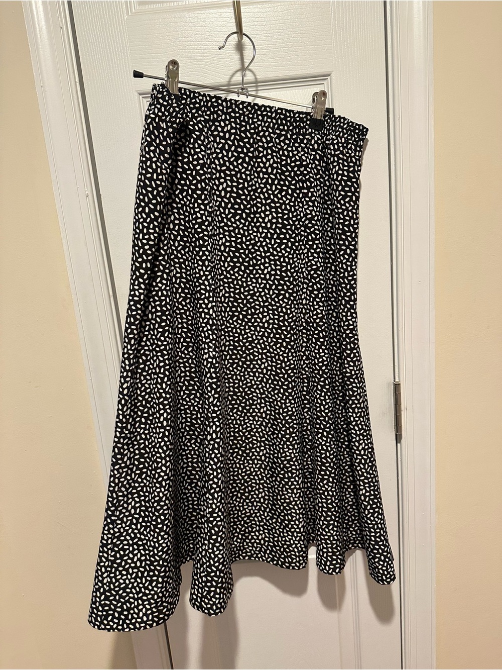 Koret Black & White Abstract-Print A-Line Midi Skirt